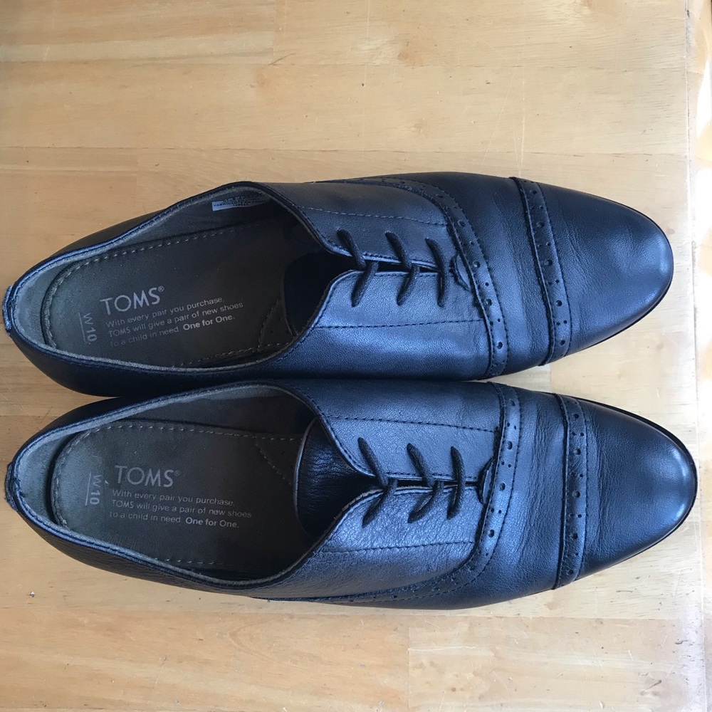 Toms black leather Oxford lace up shoes